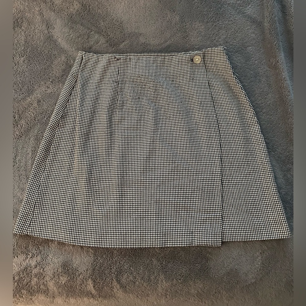"Metropolitan" Women's Small Black and White Skirt Size 12
